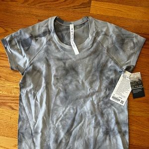 New with tags. Lululemon work out tshirt. Smoke free pet free home.